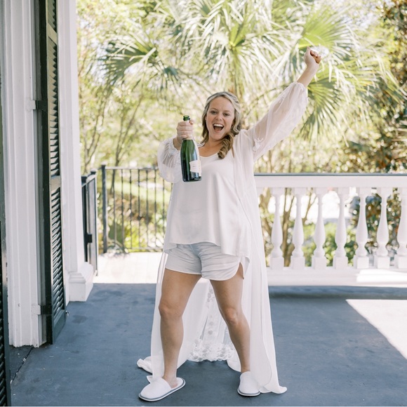 Le Rose Bridal Lace Beaded Robe with slip, like new, size XL - Picture 7 of 8